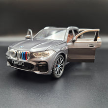 Load image into Gallery viewer, Explorafind 2020 BMW X5 Grey 1:24 Die Cast Car