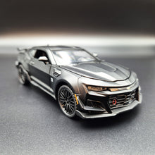Load image into Gallery viewer, Explorafind 2020 Chevrolet Camaro ZL1 Matte Black 1:32 Die Cast Car