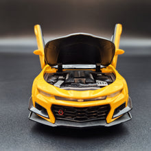 Load image into Gallery viewer, Explorafind 2020 Chevrolet Camaro ZL1 Yellow 1:32 Die Cast Car