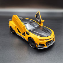 Load image into Gallery viewer, Explorafind 2020 Chevrolet Camaro ZL1 Yellow 1:32 Die Cast Car