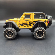 Load image into Gallery viewer, Explorafind 2020 Jeep Wrangler Rubicon Yellow 1:20 Die Cast Car