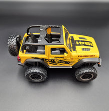 Load image into Gallery viewer, Explorafind 2020 Jeep Wrangler Rubicon Yellow 1:20 Die Cast Car