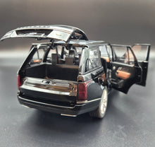 Load image into Gallery viewer, Explorafind 2020 Land Rover Range Rover Black 1:18 Die Cast Car