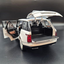 Load image into Gallery viewer, Explorafind 2020 Land Rover Range Rover White 1:18 Die Cast Car