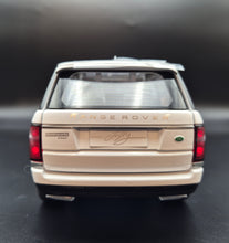 Load image into Gallery viewer, Explorafind 2020 Land Rover Range Rover White 1:18 Die Cast Car