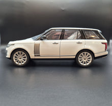 Load image into Gallery viewer, Explorafind 2020 Land Rover Range Rover White 1:18 Die Cast Car