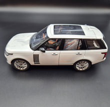 Load image into Gallery viewer, Explorafind 2020 Land Rover Range Rover White 1:18 Die Cast Car