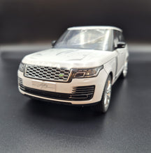 Load image into Gallery viewer, Explorafind 2020 Land Rover Range Rover White 1:18 Die Cast Car