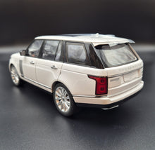 Load image into Gallery viewer, Explorafind 2020 Land Rover Range Rover White 1:18 Die Cast Car