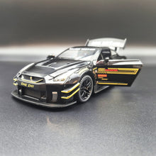 Load image into Gallery viewer, Explorafind 2020 Nissan GT-R Black 1:24 Die Cast Car