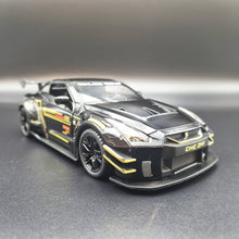 Load image into Gallery viewer, Explorafind 2020 Nissan GT-R Black 1:24 Die Cast Car