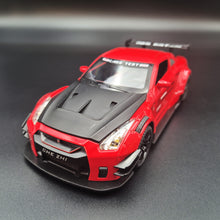 Load image into Gallery viewer, Explorafind 2020 Nissan GT-R Red 1:24 Die Cast Car