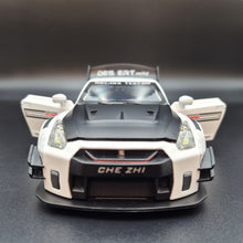 Load image into Gallery viewer, Explorafind 2020 Nissan GT-R White 1:24 Die Cast Car
