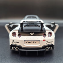 Load image into Gallery viewer, Explorafind 2020 Nissan GT-R White 1:24 Die Cast Car