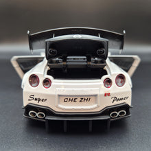 Load image into Gallery viewer, Explorafind 2020 Nissan GT-R White 1:24 Die Cast Car