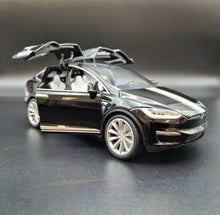 Load image into Gallery viewer, Explorafind 2020 Tesla Model X Black 1:24 Die Cast Car