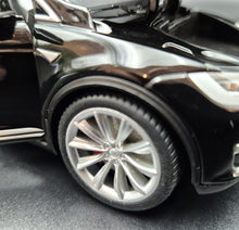 Load image into Gallery viewer, Explorafind 2020 Tesla Model X Black 1:24 Die Cast Car