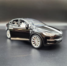 Load image into Gallery viewer, Explorafind 2020 Tesla Model X Black 1:24 Die Cast Car