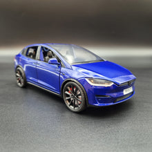Load image into Gallery viewer, Explorafind 2020 Tesla Model X Blue 1:24 Die Cast Car