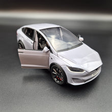 Load image into Gallery viewer, Explorafind 2020 Tesla Model X Grey 1:24 Die Cast Car