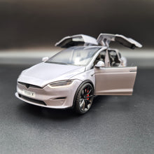 Load image into Gallery viewer, Explorafind 2020 Tesla Model X Grey 1:24 Die Cast Car