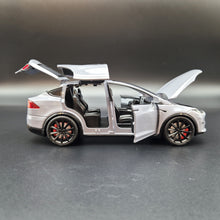 Load image into Gallery viewer, Explorafind 2020 Tesla Model X Grey 1:24 Die Cast Car