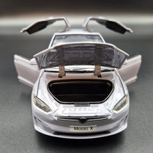 Load image into Gallery viewer, Explorafind 2020 Tesla Model X Grey 1:24 Die Cast Car
