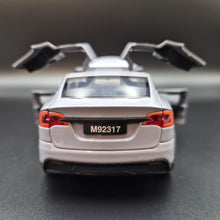 Load image into Gallery viewer, Explorafind 2020 Tesla Model X Grey 1:24 Die Cast Car
