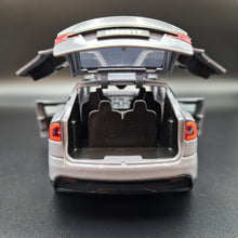 Load image into Gallery viewer, Explorafind 2020 Tesla Model X Grey 1:24 Die Cast Car