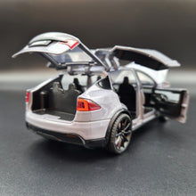 Load image into Gallery viewer, Explorafind 2020 Tesla Model X Grey 1:24 Die Cast Car