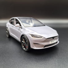 Load image into Gallery viewer, Explorafind 2020 Tesla Model X Grey 1:24 Die Cast Car