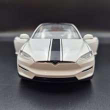 Load image into Gallery viewer, Explorafind 2020 Tesla Model X White 1:24 Die Cast Car