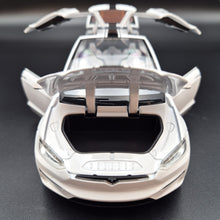 Load image into Gallery viewer, Explorafind 2020 Tesla Model X White 1:24 Die Cast Car