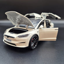 Load image into Gallery viewer, Explorafind 2020 Tesla Model X Off White 1:24 Die Cast Car
