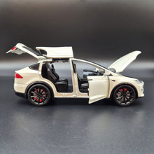 Load image into Gallery viewer, Explorafind 2020 Tesla Model X Off White 1:24 Die Cast Car