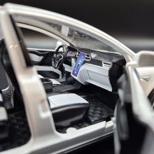 Load image into Gallery viewer, Explorafind 2020 Tesla Model X White 1:24 Die Cast Car
