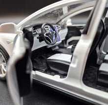 Load image into Gallery viewer, Explorafind 2020 Tesla Model X White 1:24 Die Cast Car