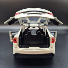 Load image into Gallery viewer, Explorafind 2020 Tesla Model X Off White 1:24 Die Cast Car