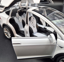Load image into Gallery viewer, Explorafind 2020 Tesla Model X White 1:24 Die Cast Car