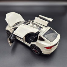 Load image into Gallery viewer, Explorafind 2020 Tesla Model X Off White 1:24 Die Cast Car