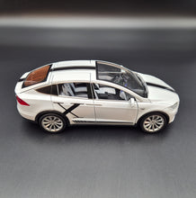 Load image into Gallery viewer, Explorafind 2020 Tesla Model X White 1:24 Die Cast Car