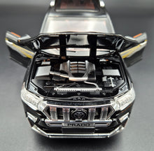 Load image into Gallery viewer, Explorafind 2020 Toyota Prado Black 1:24 Die Cast Car