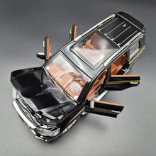 Load image into Gallery viewer, Explorafind 2020 Toyota Prado Black 1:24 Die Cast Car