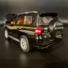 Load image into Gallery viewer, Explorafind 2020 Toyota Prado Black 1:24 Die Cast Car