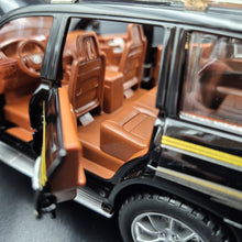 Load image into Gallery viewer, Explorafind 2020 Toyota Prado Black 1:24 Die Cast Car