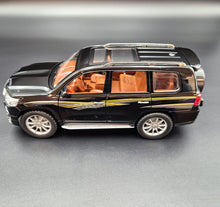 Load image into Gallery viewer, Explorafind 2020 Toyota Prado Black 1:24 Die Cast Car