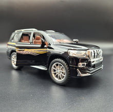 Load image into Gallery viewer, Explorafind 2020 Toyota Prado Black 1:24 Die Cast Car