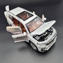 Load image into Gallery viewer, Explorafind 2020 Toyota Prado Pearl White 1:24 Die Cast Car