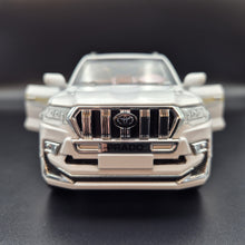 Load image into Gallery viewer, Explorafind 2020 Toyota Prado Pearl White 1:24 Die Cast Car