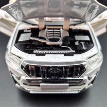 Load image into Gallery viewer, Explorafind 2020 Toyota Prado Pearl White 1:24 Die Cast Car
